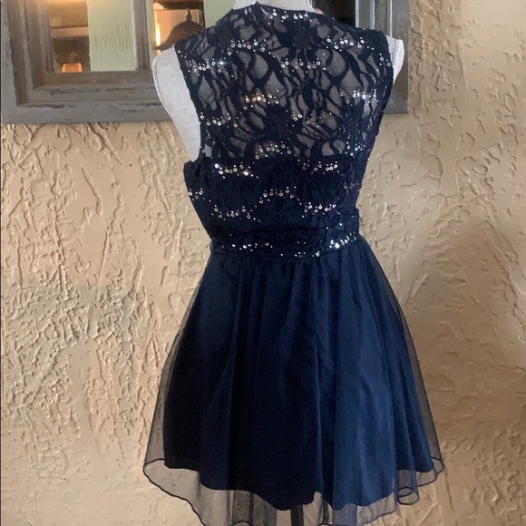 Dress - Picture 6 of 9